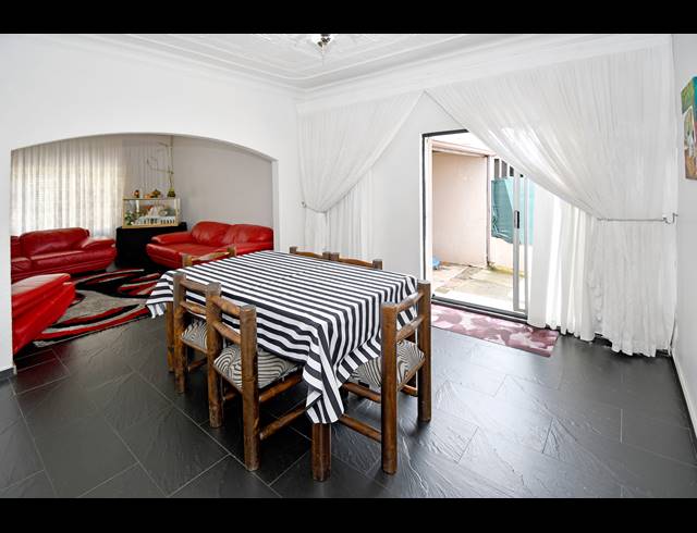 4 BEDROOM HOUSE FOR SALE IN MAYFAIR WEST